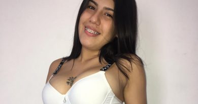 Camgirl wendy loana (23 Jahre) nackt vor der Webcam